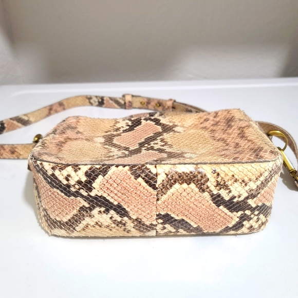MADEWELL The Transport Camera Bag Snake Embossed Leather - Picture 11 of 14